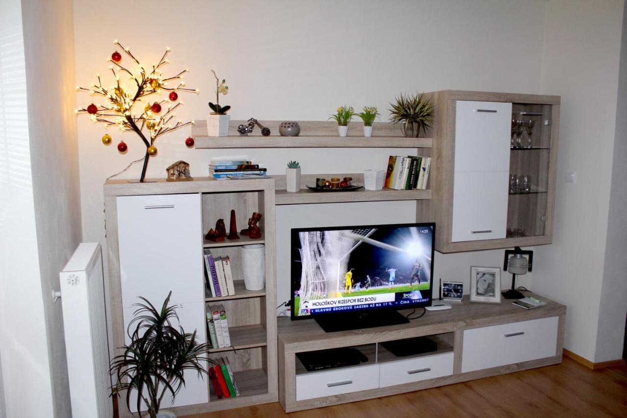 Pine Wood Apartment วิชเน รุชบาคีย์ ภายนอก รูปภาพ