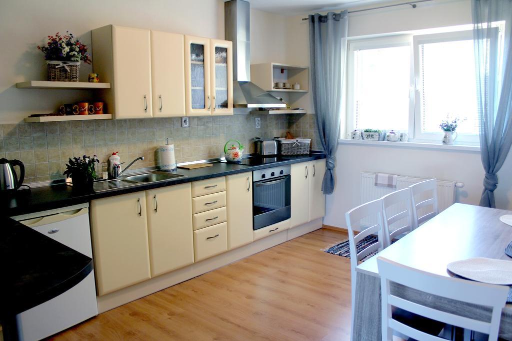 Pine Wood Apartment วิชเน รุชบาคีย์ ภายนอก รูปภาพ